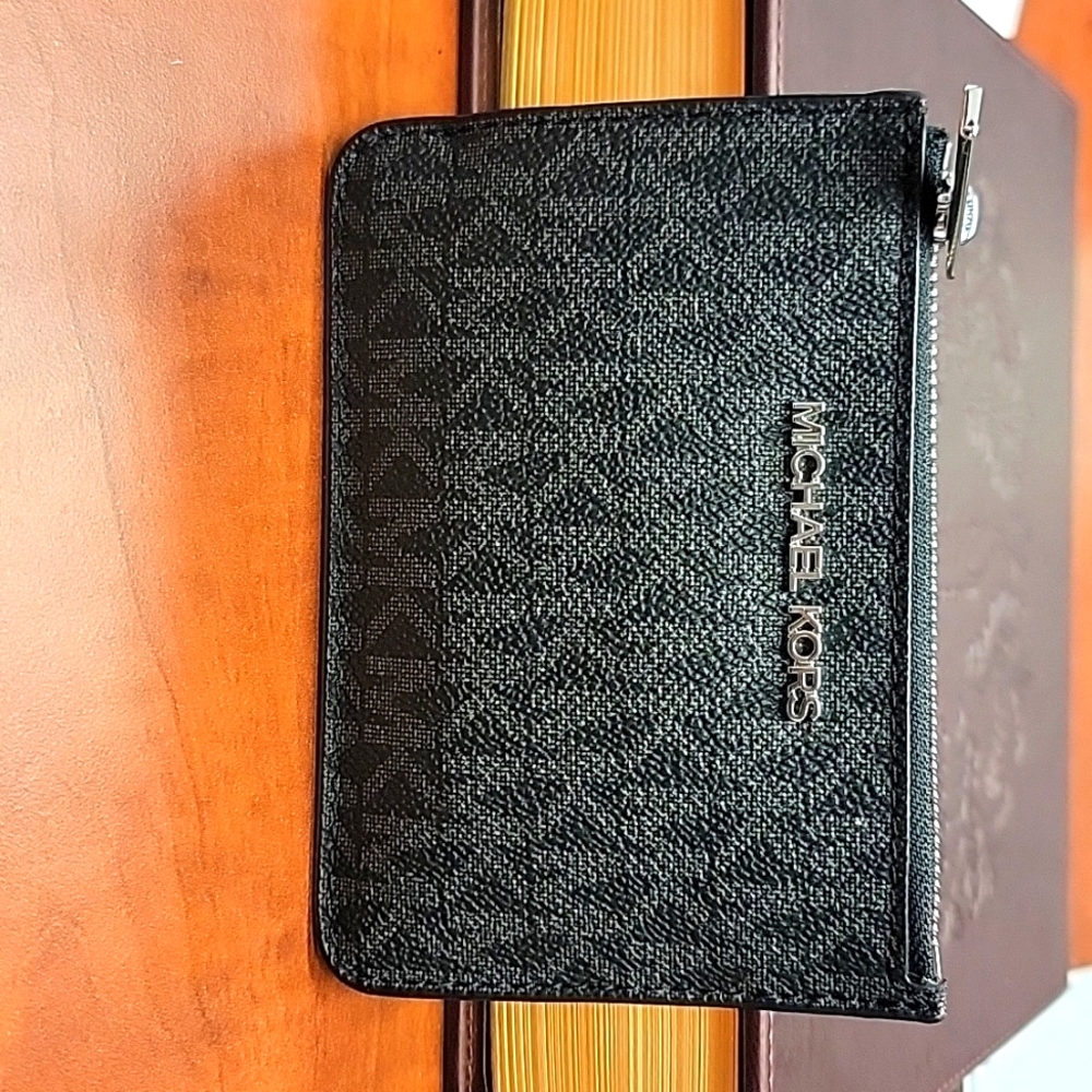 Michael Kors black zipper card wallet